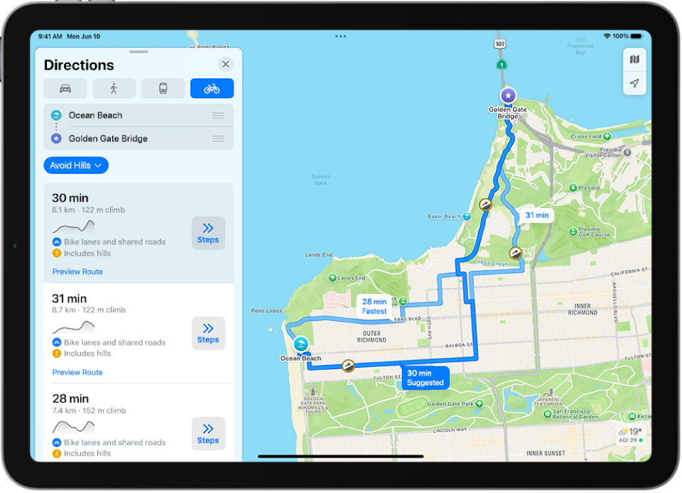 Um mapa mostrando várias rotas de bicicleta em uma lista, cada uma com um botão Passos.