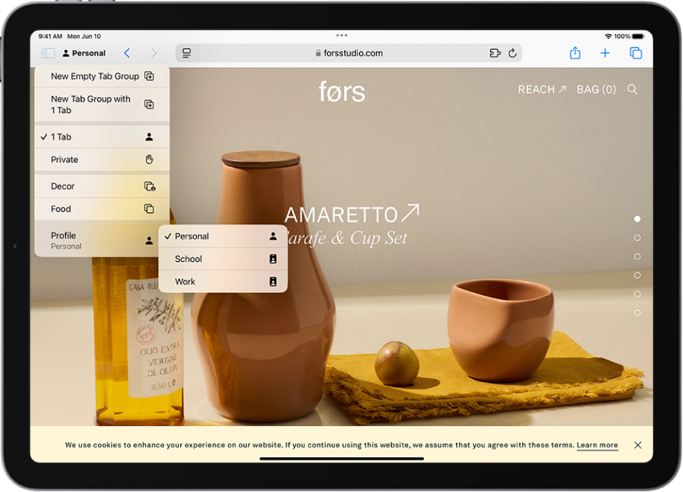 У Safari відкрито групу групи вкладок. Унизу меню вибрано «Профіль», і меню містить опції: «Особистий», «Навчальний» і «Робочий».