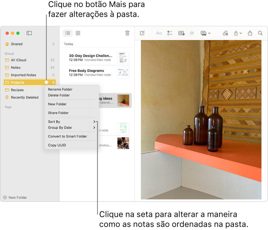 Uma janela do app Notas no Mac com uma pasta na barra lateral mostrando o botão Mais, onde você pode fazer alterações em uma pasta. Acima da lista de notas no meio, está a opção de ordenar, que altera a ordem das notas. Clique na seta para selecionar uma ordenação diferente.