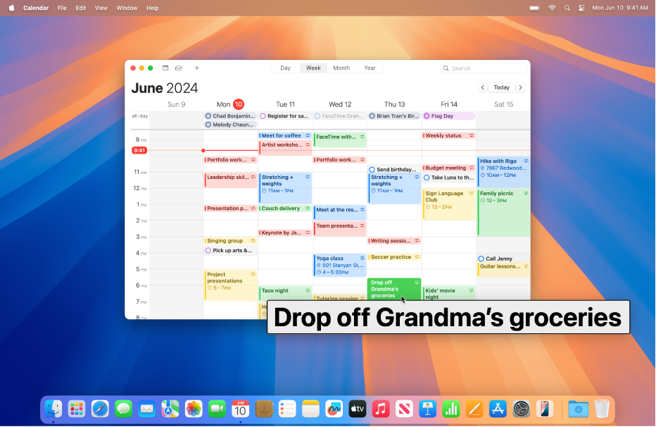 L’app Calendario è aperta sulla scrivania e il puntatore è posizionato su un evento. Viene mostrata una versione ingrandita del testo contenuto nell’evento.