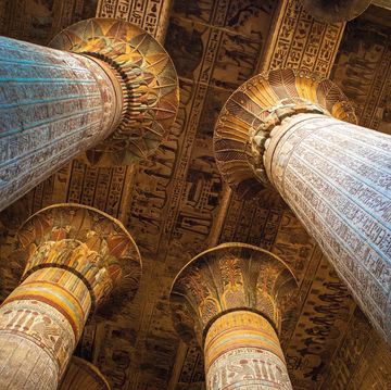 restauratie plafond tempel van esna in egypte