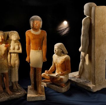 standbeelden uit aboesir van de schrijver nefer en zijn vrouw