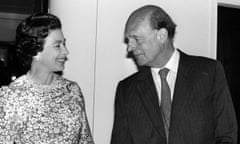 Martin Charteris, pictured with the Queen during silver jubilee celebrations
