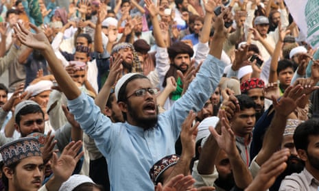 Asia Bibi: protests erupt in Pakistan after blasphemy conviction overturned - video 