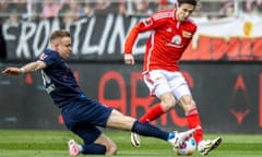 Heidenheim’s Lennard Maloney vies for the ball with Union Berlin's Brenden Aaronson