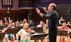 Mark Wrigglesworth, conducter of the Proms Festival Orchestra at Watford Colosseum on Monday 6 Sept. 2021
Photo by Mark Allan