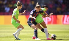 Keira Walsh tackles Sveindís Jónsdóttir during Saturday’s Champions League final.