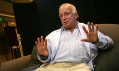 Seymour Stein, CEO and founder of Sire Records, is seen during an interview at a hotel in Hong Kong, 30 May 2007. Stein in is Hong Kong to attend the Music Matters forum here. AFP PHOTO / Antony DICKSON (Photo credit should read ANTONY DICKSON/AFP via Getty Images)