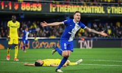 Saúl Ñíguez races away after his late winner floors Villarreal