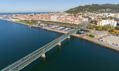 Ponte Eiffel (Eiffel Bridge) over Lima river in Viana Do Castelo, Portugal<br>2A1AMGA Ponte Eiffel (Eiffel Bridge) over Lima river in Viana Do Castelo, Portugal