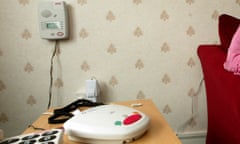 Telecare alert and control systems for vulnerable people