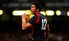 Gavin Henson playing for Wales