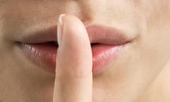 secret whisper woman alone finger mouth lips close-up
sb10065437q-001.jpg
