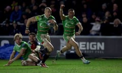 Mike Brown runs in to score for Leicester against Harlequins.