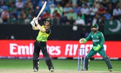 David Warner hits out in Australia’s successful run chase against Pakistan in their semi-final.