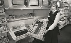 1985, historical, home electronic equipment inside a Granada TV retail shop, a female shop assitant shows the new Acorn Electron home computer, England, UK.<br>T9WNXN 1985, historical, home electronic equipment inside a Granada TV retail shop, a female shop assitant shows the new Acorn Electron home computer, England, UK.