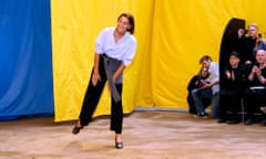 Celine : Front Row - Paris Fashion Week Womenswear Spring/Summer 2016<br>PARIS, FRANCE - OCTOBER 04: Fashion Designer Phoebe Philo acknowledges the applause of the audience at the end of the Celine show as part of the Paris Fashion Week Womenswear Spring/Summer 2016 on October 4, 2015 in Paris, France. (Photo by Bertrand Rindoff Petroff/Getty Images)