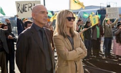 Billy Bob Thornton and Sandra Bullock in Our Brand Is Crisis.