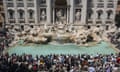 Crowd of tourists at the Trevi fountain