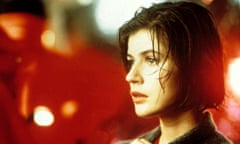 IRENE JACOB IN A STILL FROM THE FILM THREE COLOURS RED, DIRECTED BY KRZYZSTOF KIESLOWSKI. [FR / POL / SWIT 1994] aka TROIS COULEURS ROUGE aka 3 COLOURS RED aka TRZY KOLORY CZERWONY IRENE JACOB