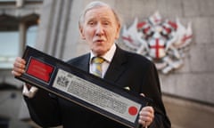 Actor Leslie Phillips Dies Aged 98 Veteran Actor Leslie Phillips Recives The Freedom Of The City Of London<br>(FILE PHOTO) Actor Leslie Phillips Dies Aged 98 LONDON, ENGLAND - NOVEMBER 16: Veteran actor Leslie Phillips receives the Freedom of the City of London at The Guildhall on November 16, 2010 in London, England. Celebrating 60 years in show business, Leslie Phillips is a holder of an OBE and a CBE. The ancient right is believed to have first been bestowed in 1237 and enabled recipients to carry out their trade in the City of London. (Photo by Peter Macdiarmid/Getty Images)