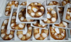 A tray of roscón de reyes cakes.