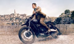 Daniel Craig flees his enemies in Matera in 2021’s No Time to Die.