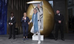 An eggsquisite scarf … Ian McKellen emerges, helped by Mel Giedroyc.