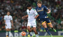 LA Galaxy’s Steven Gerrard tries in vain to dispossess Diego de Buen of Santos Laguna.