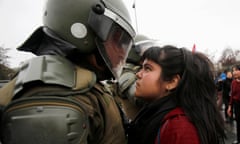A demonstrator looks at a riot policeman during a protest marking the country's 1973 military coup in Santiago, Chile September 11, 2016. REUTERS/Carlos Vera FOR EDITORIAL USE ONLY. NO RESALES. NO ARCHIVE.     TPX IMAGES OF THE DAY