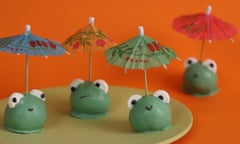 Frog on the tine … Kim-Joy’s cocktail cake pops.