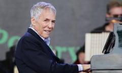 Burt Bacharach performing on The Pyramid Stage at the Glastonbury Festival, at Worthy Farm in Somerset. PRESS ASSOCIATION Photo. Picture date: Saturday June 27, 2015. Photo credit should read: Yui Mok/PA Wire