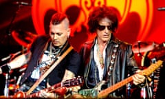 Hollywood Vampires Perform At The Manchester Arena<br>MANCHESTER, ENGLAND - JUNE 17: Johnny Depp and Joe Perry of Hollywood Vampires perform at Manchester Arena on June 17, 2018 in Manchester, England. (Photo by Shirlaine Forrest/Getty Images)