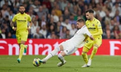 Álex Baena (right) battles for the ball with Real Madrid’s Federico Valverde during Saturday’s game.