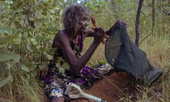 Mary Dhapalany finds djundom (Morinda tree) root at Wulkabimirri.