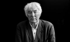 Irish poet and writer Seamus Heaney at the Edinburgh international book festival in 2002