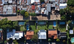 Walls between gated community and La Cava, Buenos Aires.