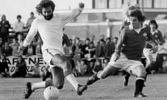 Best At Dunstable<br>A bearded George Best in action for the Southern League club Dunstable Town during a match against Manchester United reserve players in Bedforshire. (Photo by Central Press/Getty Images) landscape;clothing;ball;male;Sport;Football;British;Irish;Europe 3348;KEY/SPORT/FOOTBALL/PORTRAIT/GEORGE/BEST/BOX