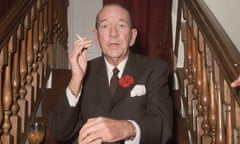 Noel Coward (1899 - 1973) at the Royal Film premiere of 'Born Free' at the Odeon, Leicester Square. (Photo by Central Press/Getty Images)