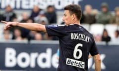 FBL-FRA-LIGUE1-BORDEAUX-NICE<br>Bordeaux's French defender Laurent Koscielny gestures during a French L1 football match Bordeaux (FCGB) vs Nice on March 1 2020 at stade Matmut Atlantique in Bordeaux. (Photo by ROMAIN PERROCHEAU / AFP) (Photo by ROMAIN PERROCHEAU/AFP via Getty Images)