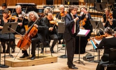 Steven Isserlis (cello) and Maxim Emelyanychev (conducting) with the Orchestra of the Age of Enlightenment