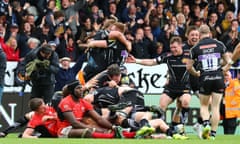 The Exeter Chiefs players celebrate  Sam Simmonds’ late try which turned the game against Saracens