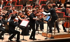 The Philharmonia Orchestra conducted by Santtu-Matias Rouvali with solo violinist Pekka Kuusisto perform in the Souhbank's RFH<br>The Philharmonia Orchestra conducted by Santtu-Matias Rouvali with soloist Pekka Kuusisto on violin perform Revueltas: Noche de encantamiento from La Noche de los Mayas, Bryce Dessner: Violin Concerto (UK premiere) and Stravinsky: The Rite of Spring in he Royal Festival Hall on Sunday 3 Oct. 2021. Photos by Mark Allan