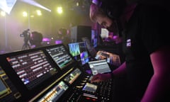 Creative Lighting Control students acquire knowledge of a wide range of state-of-the-art lighting consoles.