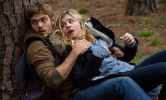 Alex Roe and Chloe Grace Moretz in The 5th Wave.