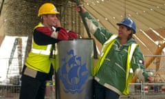 Blue Peter presenters Richard Bacon and Katy Hill with the Blue Peter time capsule in 1998.