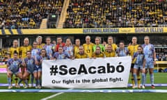 The Spain and Sweden players join forces to deliver their message before the game