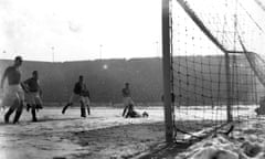 Blackpool, among the First Division title challengers, score at Chelsea on 8 March 1947, shortly before a Football League meeting to decide the season’s fate