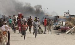 South Sudanese civilians flee fighting in an UN base in the north-eastern town of Malakal on 18 February 2016.