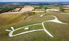 The Uffington White Horse, a prehistoric figure carved in chalk on a scarp of the Berkshire Downs overlooking Dragon Hill below.<br>D5RBRC The Uffington White Horse, a prehistoric figure carved in chalk on a scarp of the Berkshire Downs overlooking Dragon Hill below.